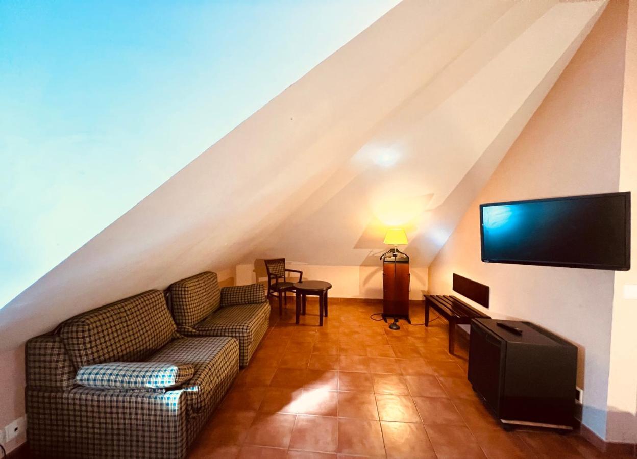 Hospedium Hotel Los Lanceros San Lorenzo de El Escorial Extérieur photo