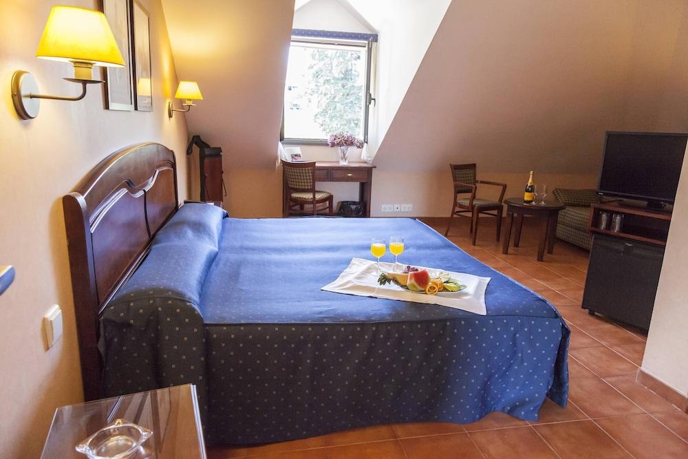 Hospedium Hotel Los Lanceros San Lorenzo de El Escorial Extérieur photo